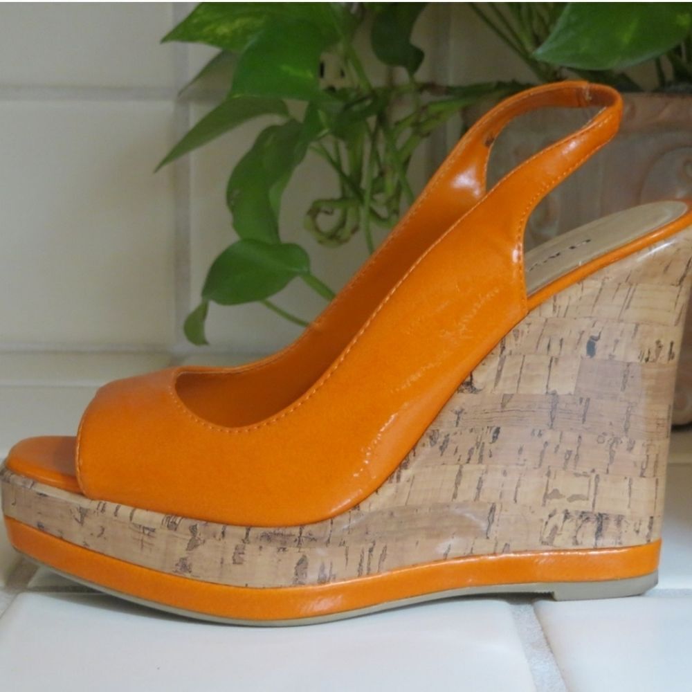 CLASSIFIED WOMEN"S WEDGE STYLE OPEN TOE SANDAL